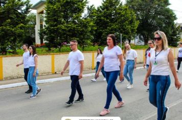 Foto - DESFILE CÍVICO DE 70 ANOS DE PAULO FRONTIN 