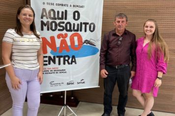 PREFEITO JAMIL PECH, SECRETÁRIA DE SAUDE BRUNA CRISTINA MARKEVICZ E A COORDENADORA DA VIGILÂNCIA SANITÁRIA KAROLINE MARKEVICZ, PRESTIGIAM A ABERTURA DA CAMPANHA SESC PR – AQUI O MOSQUITO NÃO ENTRA