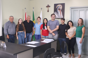 ESTUDANTES