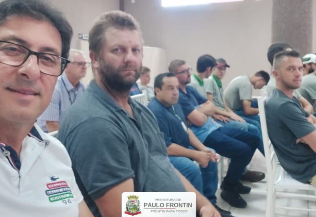 FRUTICULTORES DE PAULO FRONTIN PARTICIPAM DA KIWITEC EM MALLET